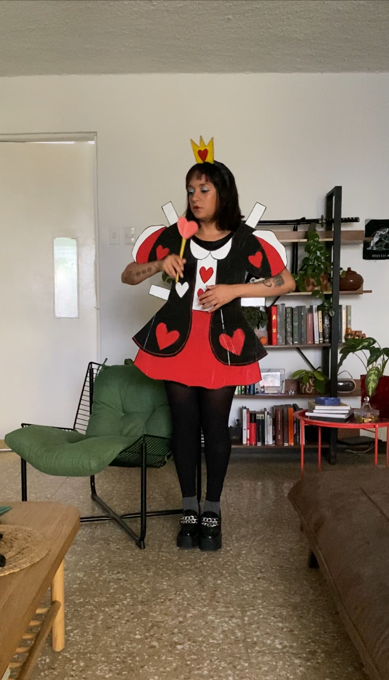 Hagamos un disfraz en cartón reciclado 